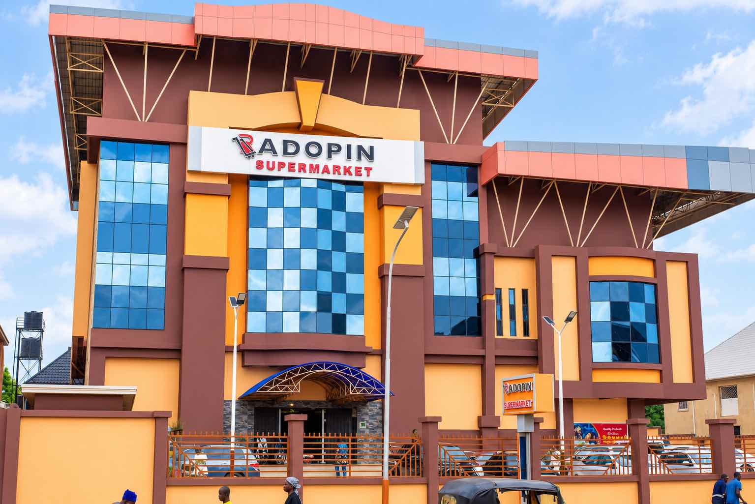 Radopin Supermarket Storefront